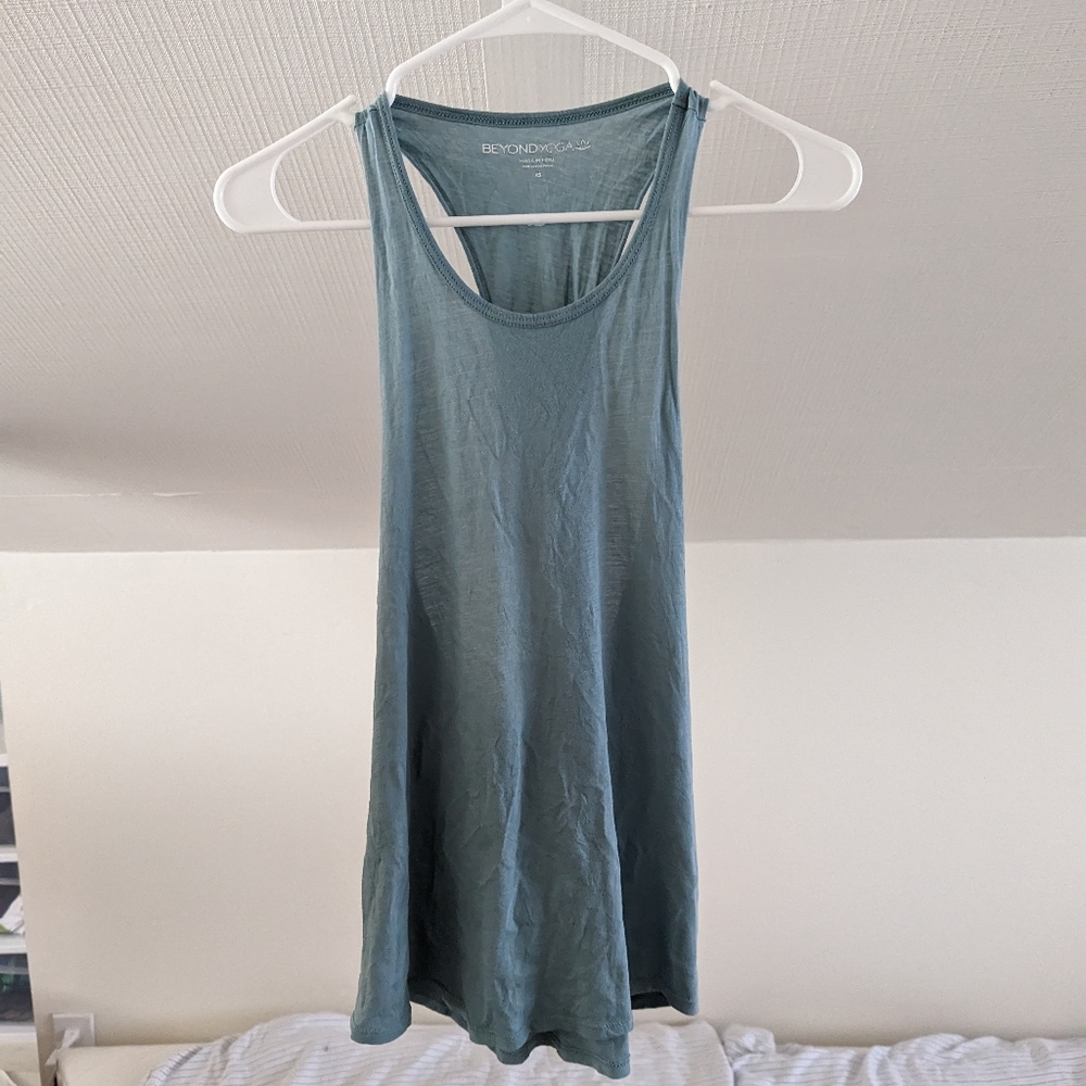 Beyond yoga twist back tank, XS